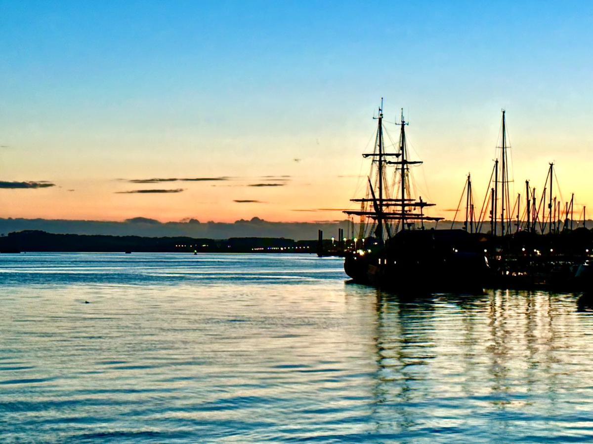 Royal William Yard Apartments - Large And Luxurious With Free Parking Plymouth Exterior photo